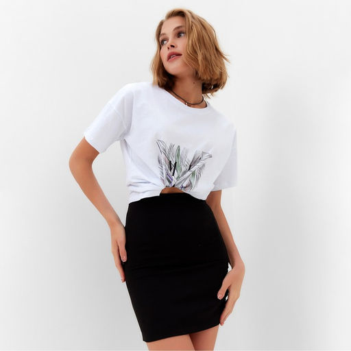 Футболка женская MINAKU с фирменным принтом, цвет белый, размер 52