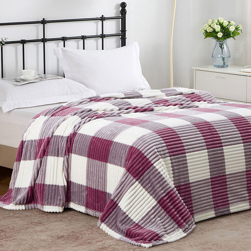 Плед/покрывало 240х200см "Ежевика", велсофт "Orrizonte Print" гладкокрашенный, тиснение полоса, полиэстер 100%, плотность 270г/м2, упаковка: 20х33см пояс бумажный, "Домашняя мода" (Россия)