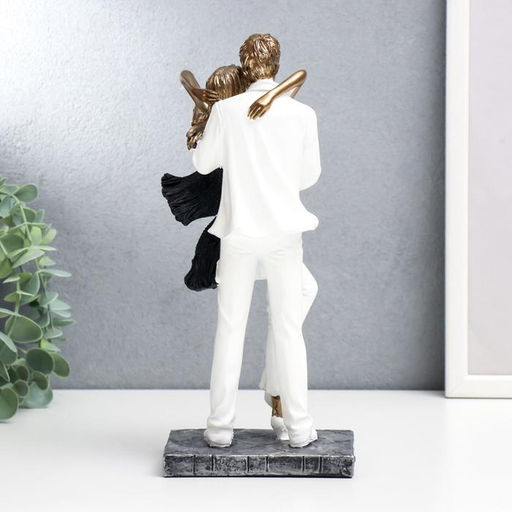 Фигурка полистоун «Влюблённые в белой одежде, с шарфом», под бронзу, 25×9×12 см