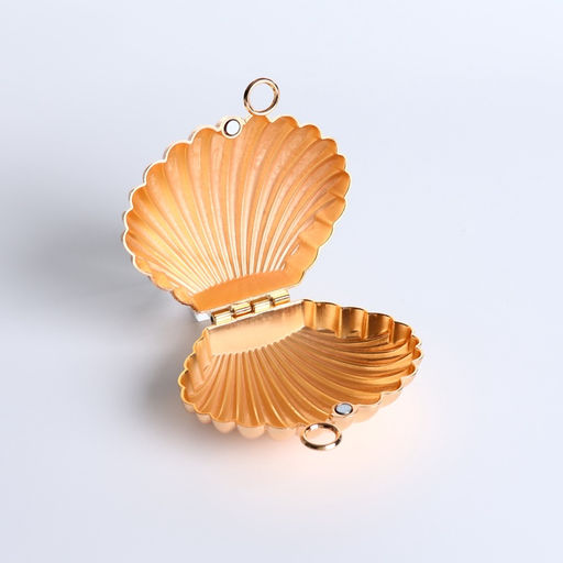 Сумка мини-клатч на магните, в форме ракушки, жёсткий корпус, на длинной цепочке, золотистая