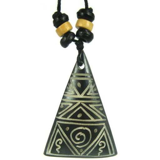 Амулет 43х30мм, кость