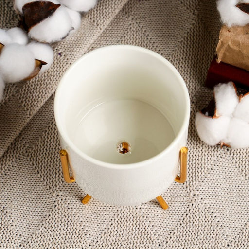 Кашпо для цветов «Цилиндр», 300 мл, 15×8×8 см, керамика, на золотистой подставке, белое