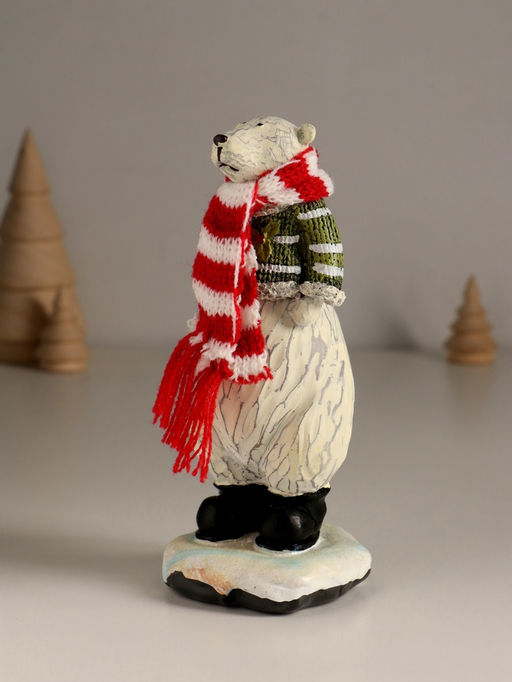 Фигурка полистоун «Медведь в полосатом свитере и шарфе», 7×6.5×16 см, МИКС
