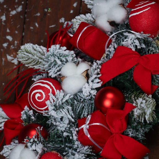 Гирлянда новогодняя хвойная «Зимнее волшебство. Сюрприз» 60×23 см, красно-белая