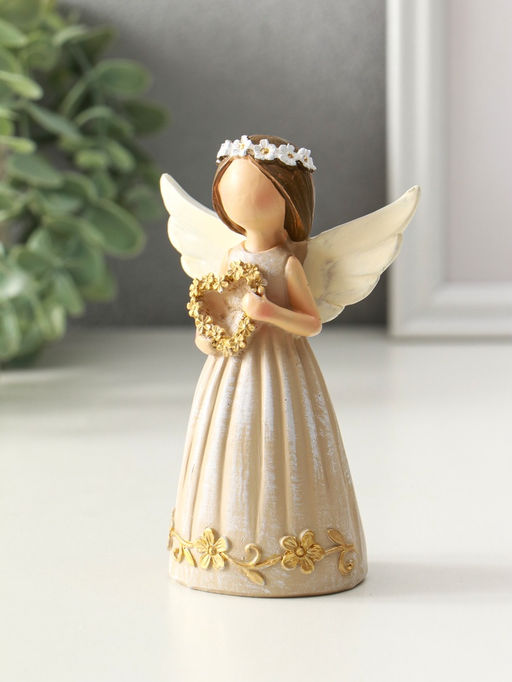 Фигурка полистоун Девочка-ангел с венком-сердце, 4.5?8?12 см