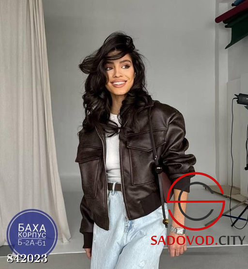 Бомбер женский весенний