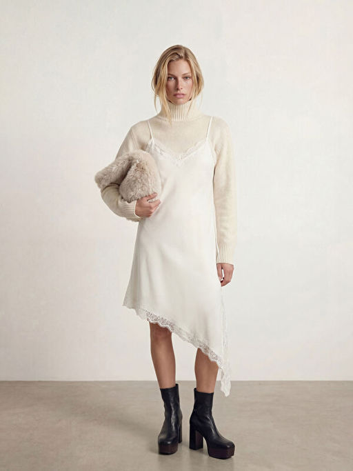 V Yaka Dantel Detayl? Saten Bluz