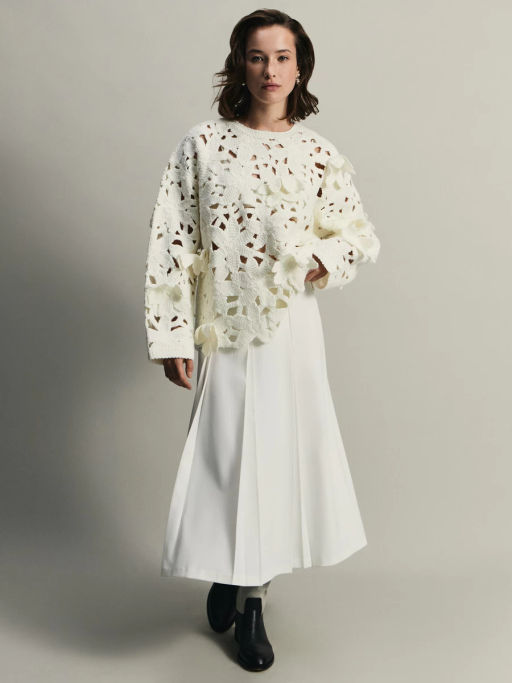 Фактурный джемпер с объёмными цветами / Zarina