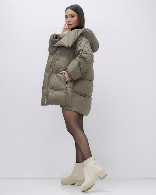 Куртка зимняя женская с большим капюшоном модная коричневого цвета 7739K - Visdeer фото 18