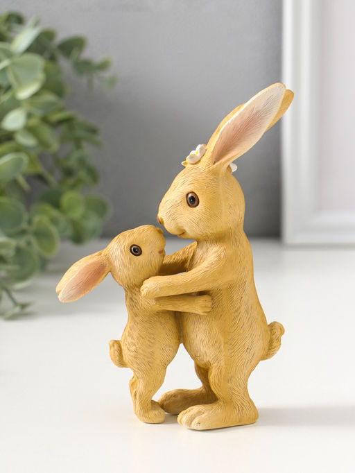 Фигурка полистоун Мама зайка в цветочном венке обнимает малыша, 15 см