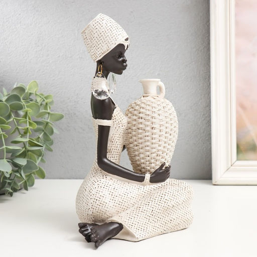 Фигурка полистоун «Африканка сидит с плетёным кувшином», белый, 23×13.5×10.3 см