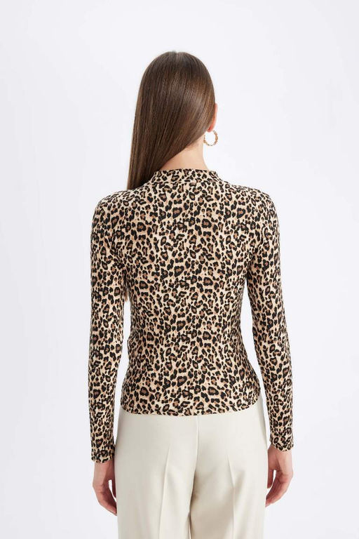 Женская приталенная футболка с длинными рукавами и полуводолазкой с леопардовым принтом - Defacto фото 6