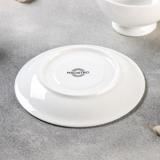 Чайная пара фарфоровая Magistro Бланш, 2 предмета: чашка 250 мл, блюдце d=15,5 см, цвет белый  фото 3