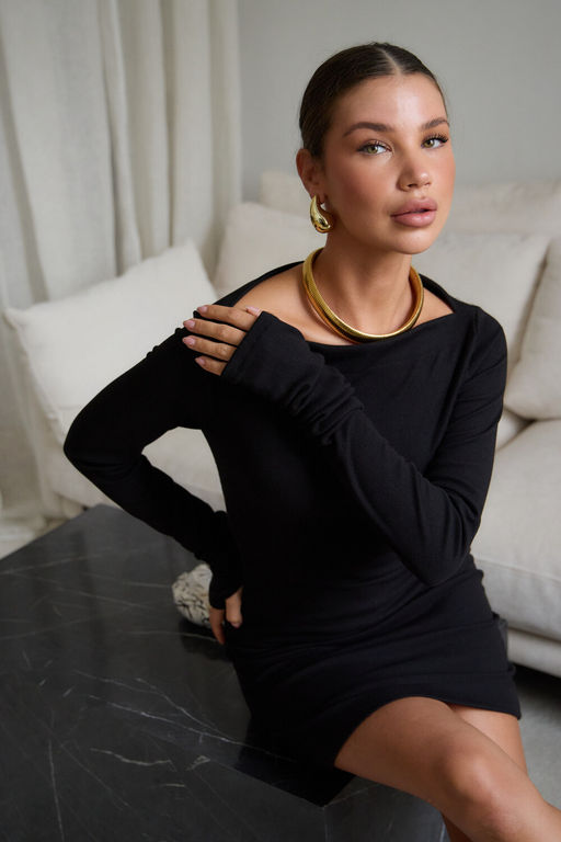 Платье лапша с открытыми плечами