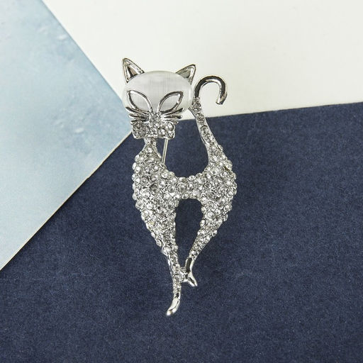 Брошь Кошка изящная с бантом, цвет белый в серебре - Queen fair фото 2