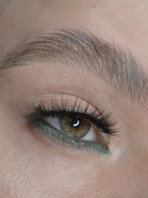 essence Карандаш для глаз Kajal Pencil, 29 Rain Forest  фото 5