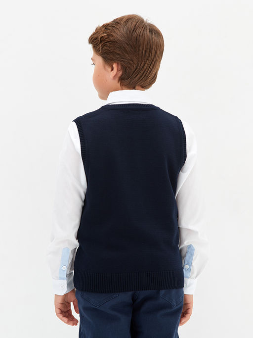 Темно-синий вязаный жилет для мальчика