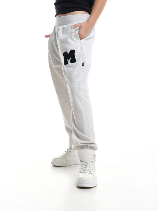 Брюки спортивные с эмблемой 22-7611 светло-серый меланж - Mini maxi фото 47