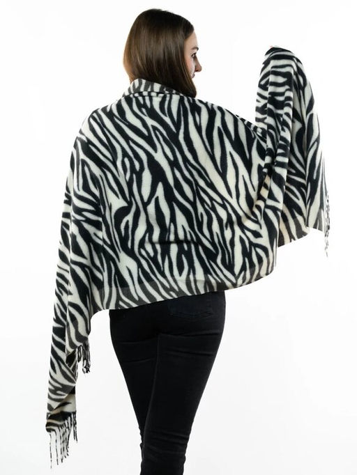 Яркий палантин с анималистичным принтом - Pretty mania фото 5