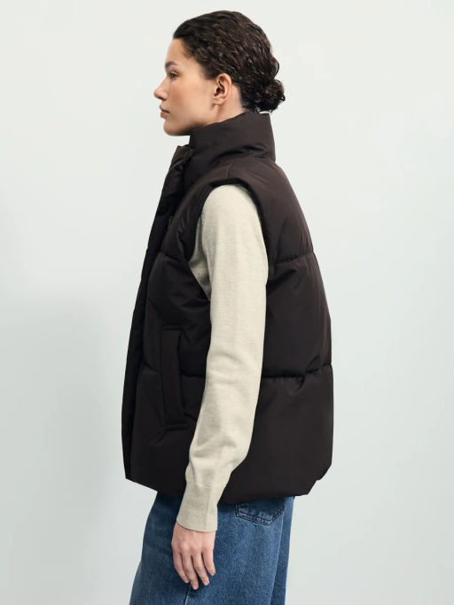 Утепленный стеганый жилет со стойкой-воротником / Zarina