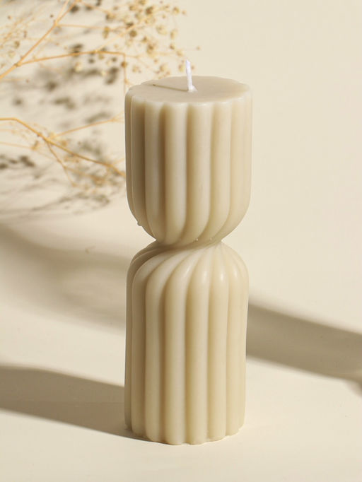 Свеча интерьерная "Афина" сливочная 6х6х18 см