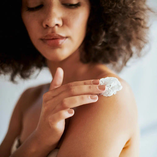 Мультифункциональный крем для лица, рук и тела с антиоксидантами и ароматом вишни Avon Care, 400 мл