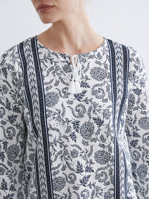 Ba?lamal? Yaka ?i?ekli Bluz