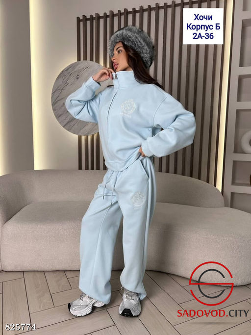 Спортивный женский костюм