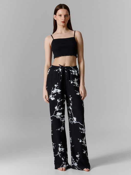 Брюки домашние женские черные с узором сакуры