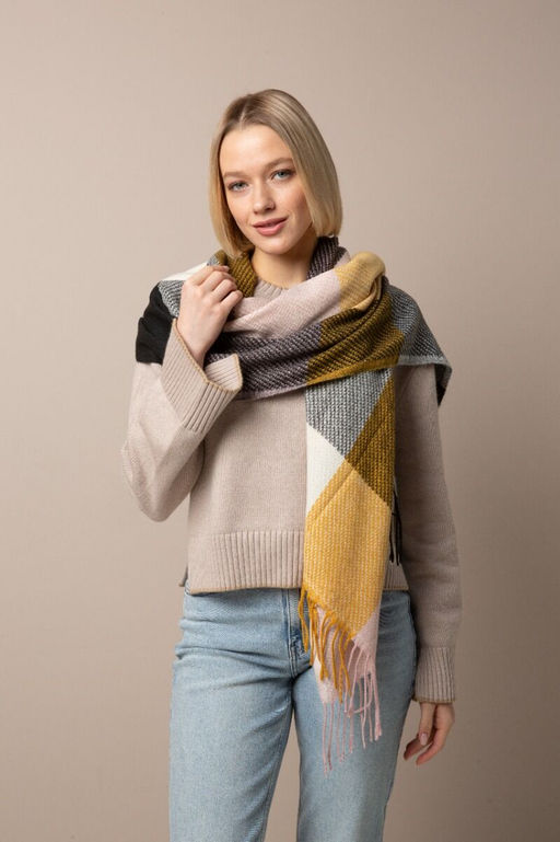 Палантин с классическим клетчатым принтом - Модные истории фото 4