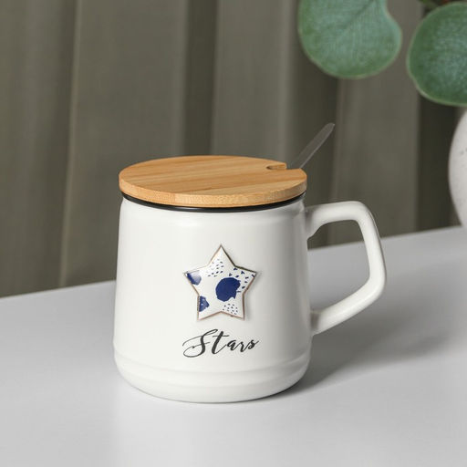 Кружка керамическая с крышкой и ложкой Звезда, 350 мл, цвет белый