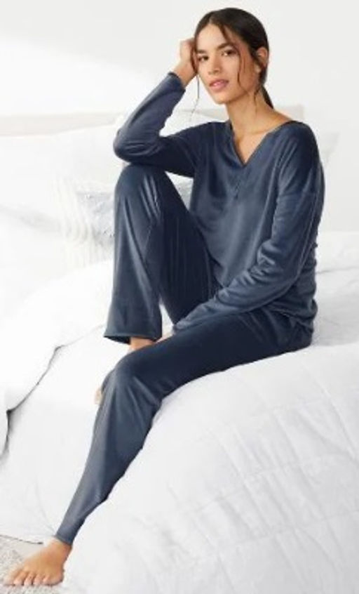 Женская велюровая пижама ESMARA