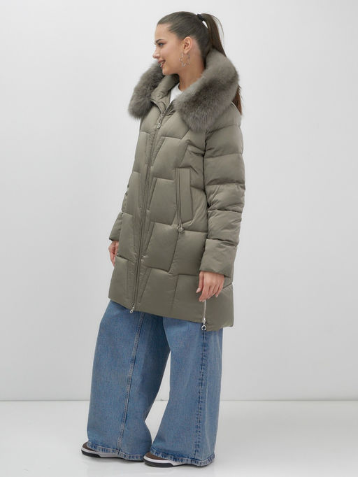 Пальто зимнее утепленное с мехом и капюшоном тренд коричневого цвета 7630K - Visdeer фото 14