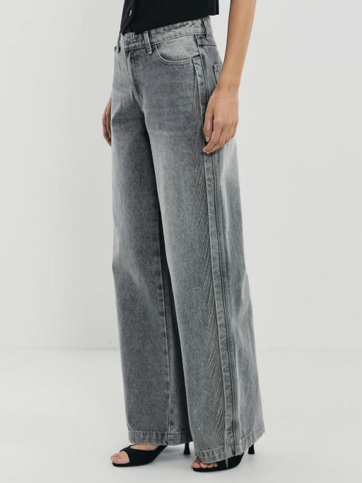 Джинсы wide leg со средней посадкой с акцентной отделкой по бокам / Zarina