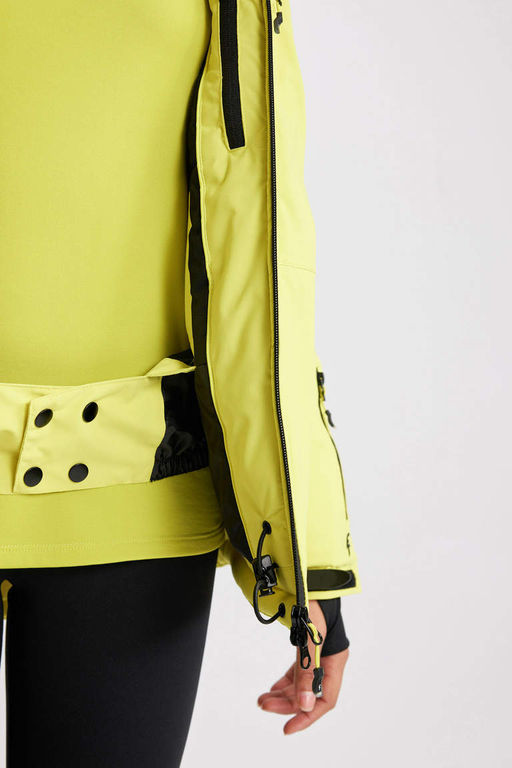 Водоотталкивающее водонепроницаемое пальто стандартной посадки с капюшоном DeFactoFit  фото 9