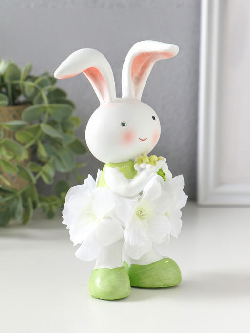Фигурка полистоун «Зайка в цветочной юбочке, с букетиком», 9×8×14.5 см