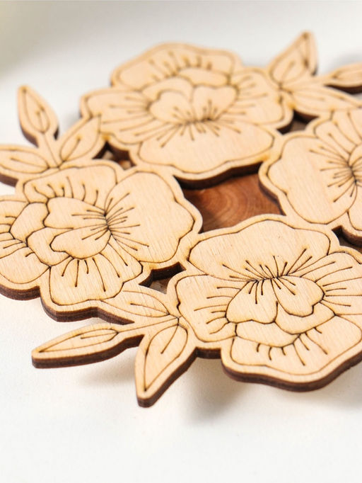 Цена за 2 шт. Подставка под горячее «Цветы», вид 2, 11см, можжевельник, фанера