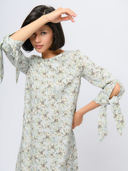 Платье серо-голубого цвета длины мини с принтом и завязками на рукавах - 1001dress фото 5