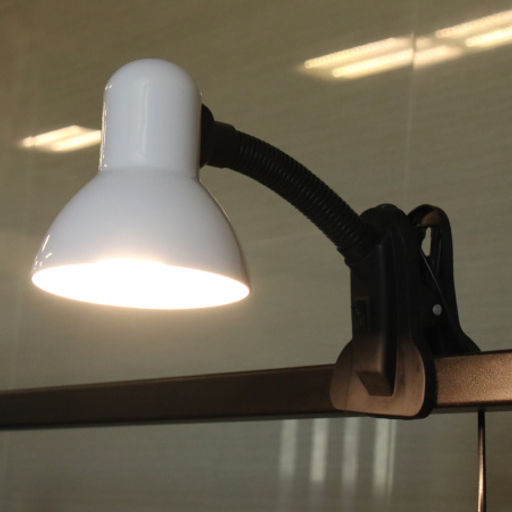 Светильник настольный на прищепке белый / 108BXIAO-1 / Ex27 /уп 70/ - ГалеонТрейд фото 3