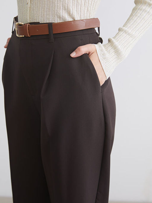 Beli Kemerli Loose Fit Kad?n Pileli Pantolon