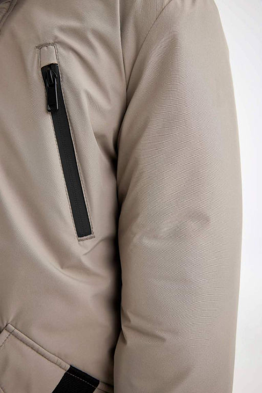 Водоотталкивающая куртка-парка с капюшоном и застежкой-молнией и двойным карманом для мальчиков - Defacto фото 5