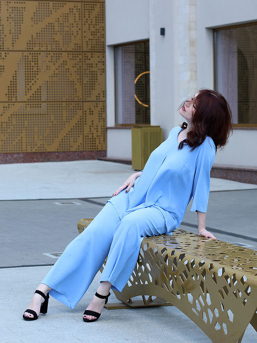 Костюм летний женский брючный голубой стильный - Almond фото 8