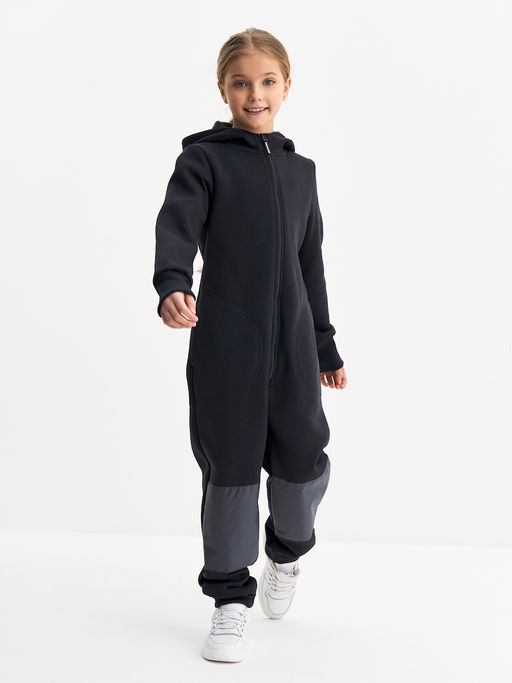 Черный комбинезон с наколенниками для мальчика