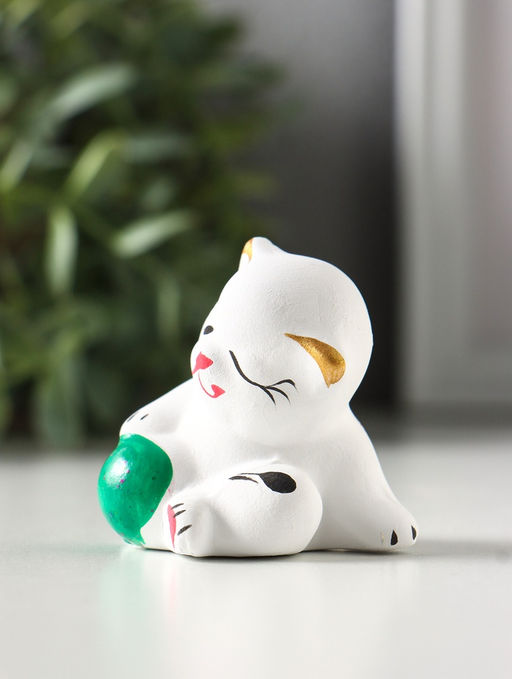 Фигурка керамика «Котик с мячом», 5.5 см, белый, МИКС