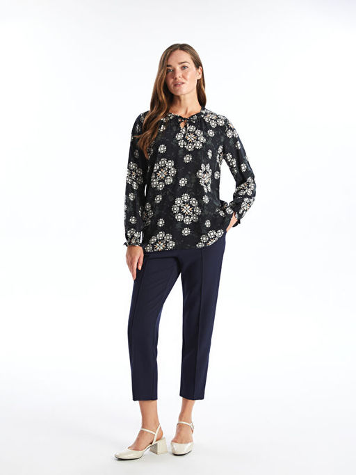 Ba?lamal? Yaka ?i?ekli Kad?n Bluz