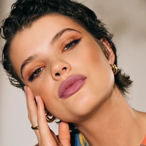 Увлажняющая кремовая губная помада Ультра, 3.6 г