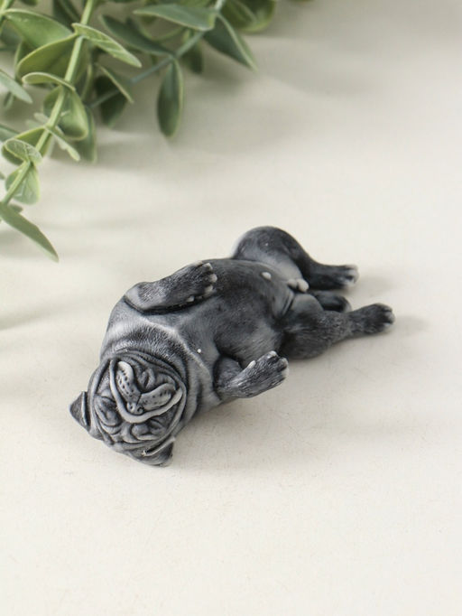 Сувенир "Бульдог лежит на спине" 3,5 см