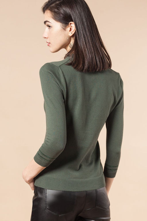 Джемпер - поло с золотистыми пуговицами и люрексом на рукавах