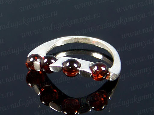 Кольцо с янтарём в посеребрении 4 шарика коньячный