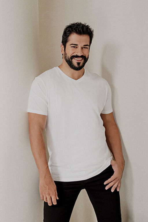 Slim Fit Dar Kesim V Yaka Pamuklu K_sa Kollu Beyaz Ti__rt ET4800000001BYZ